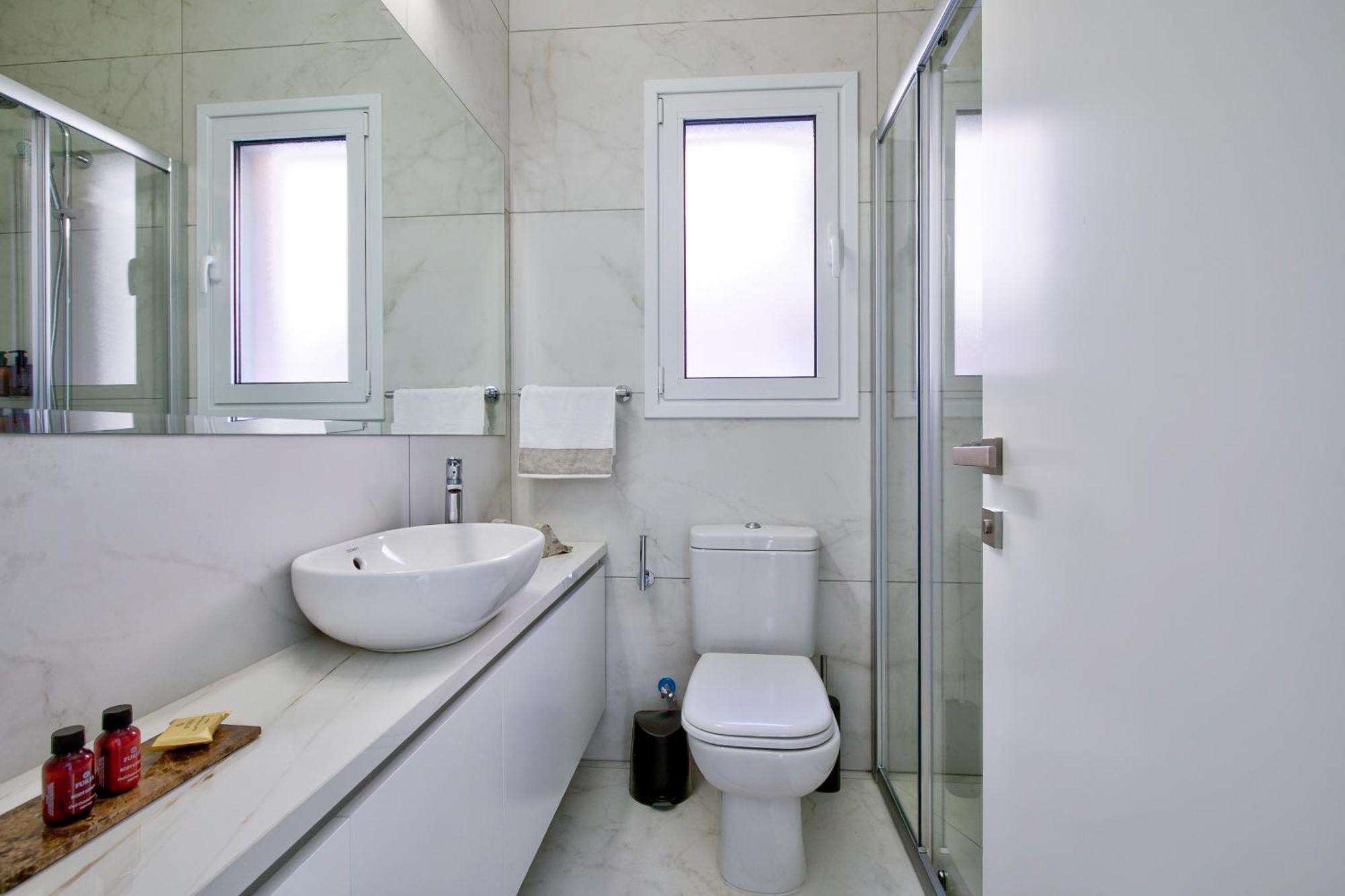 Villa Aphrodite Gardens Modern By Vichy Holidays Pafos