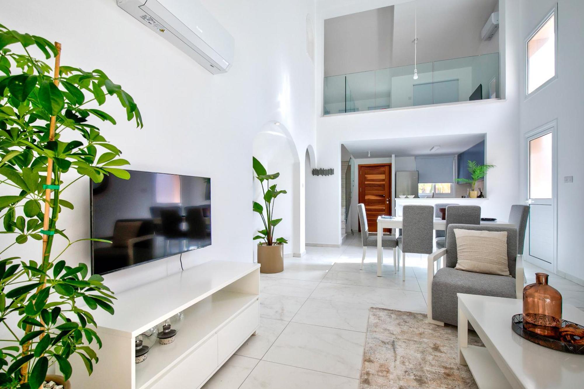 Aphrodite Gardens Modern By Vichy Holidays Villa Pafos