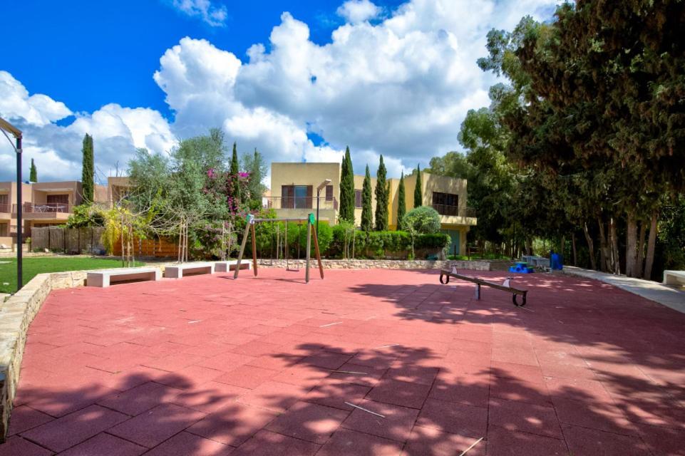 Aphrodite Gardens Modern By Vichy Holidays Pafos
